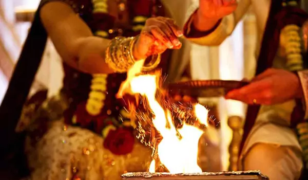 pandit for havan